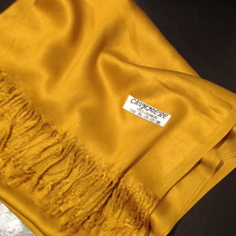 ✨HOST PICK✨💯 Cashmere Wraps/Nursing Cover UP